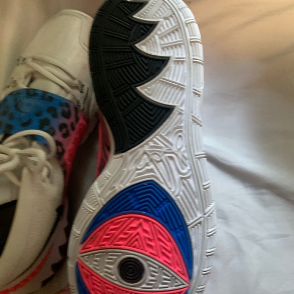 COPY - Kyrie 4 - Picture 6 of 6